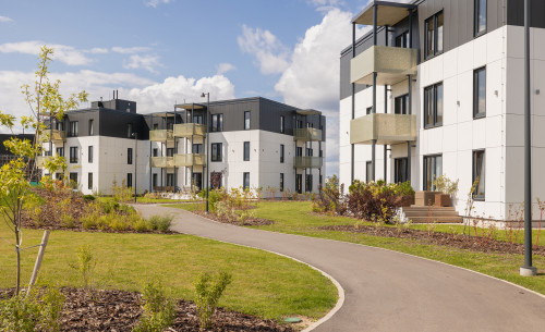 PIESAKIES APSKATEI DZĪVOKLIM SALIENĀ!